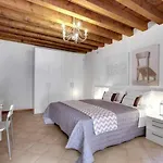 Venetian Style 4