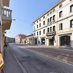 Welc-Om Golden Apartment