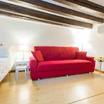 Ca Cicogna Air Conditioning And Fast Wifi, Central Location Apartment