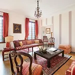 Ca' Fenice, Charming Apartment In San Marco, Sleep 7