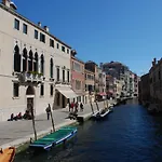 Ca' Letizia Authentic Classic Apartment In Venice In Typical Venetian Style