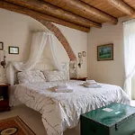 Corte Dei Soavi-Family Rooms & Apartments