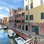 Ca' Cappello Venice Apartment 1 With Canal View
