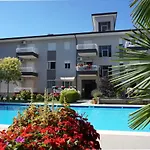 Enjoy The Pool Of Our Cozy Flat - Beahost