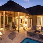 Clifftop Exclusive Safari Hideaway