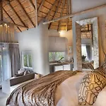 Clifftop Exclusive Safari Hideaway