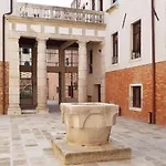 Brand New Boutique Apartment In The Heart Of Venice