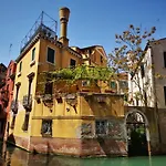Residenza De L'Osmarin Suites