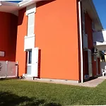 Relax By The Garden - Flat For Up To 6 Guests