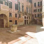 Charming Large Palazzo In Center Venice For Up To 9 People