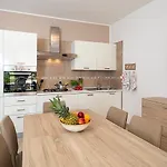 Apartment Lelegance - Regarda Travel