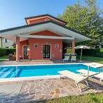 Houses And Apts In Albarella 24882