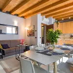 ***Penthouse 4 Min To Arena Inside Fortress Wall !