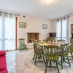 3 Bedroom Cozy Home In Albarella Ro