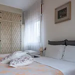 Guest House Train Station Venice - Atika & Atif