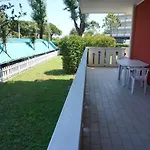 Homely Apartment For Up To 6 Guests With Pool