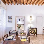 Ca' San Beneto Completely Refurbished In A Fabulously Central Area