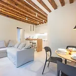 Grifalcon D'Oro - Venice City Center