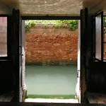Walk On The Water ✧ 5 Minutes To Rialto Bridge