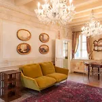 Explore Venice From A Sophisticated Hideaway In San Polo