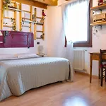 Venice'S Neighbor Home