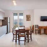 Villa Malu - Apt Amalia - Piscina E Vista Lago