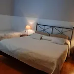 Travellers Lodge Bed & Rooms