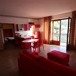 Red House Conditioned Whit Pool Enchanting Lake View