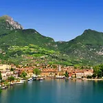L'Ago Di Garda And C'Era Una Volta Un Lago Pet Friendly Ac Apartments - Happy Rentals