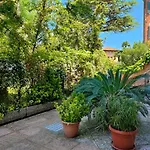 Leo'S House With Garden