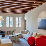 Sartor Apartment With Canal View And Private Court