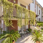 Crys: Rooms, Holiday, Business