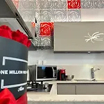 Red Rose Apartment Con Garage