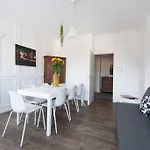 Modern, Contemporary Flat-15 Minutes To Venice