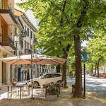 Verona Central Apartment With Balconies!
