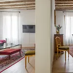 Miracoli Apartment With View On The Canal R&R