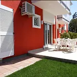 Modern Apartment With Private Garden