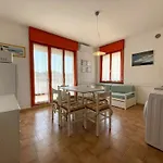 Flat For 5 With Shared Pool 180M From The Beach