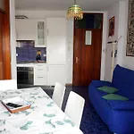 Homely Flat For 4 Guests