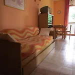 Lovely Apartment With Pool - Beahost