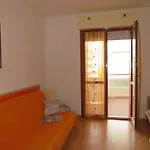Vacation By The Pool In Our Cozy Flat