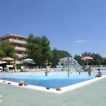 Poolside Serenity - Beahost Rentals