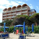 Cozy Flat With Terrace,180M From The Beach-Beahost