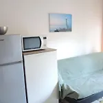 Adorable Seaside Flat For 4 Guests - Beahost