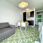 Cosy Apartment With Shared Pool