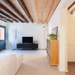 Ca' Ferrando, Brand New Apartment, Experienced Host!