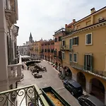 Domus Verona - Centralissima E Antica Residenza Cappello