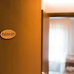 Romeo'S Room - Royal Welcome