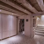 Corte Rubbi 6 Deluxe Studio Apartment