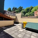 Red Rose Apartment Con Garage